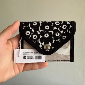 NWT Marimekko Black and White Floral Unikko Card Holder